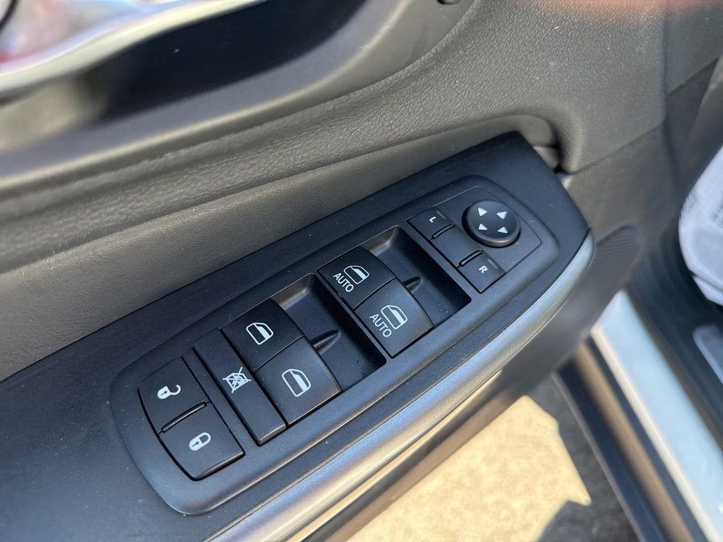 Used 2020 White Jeep Limited image 22
