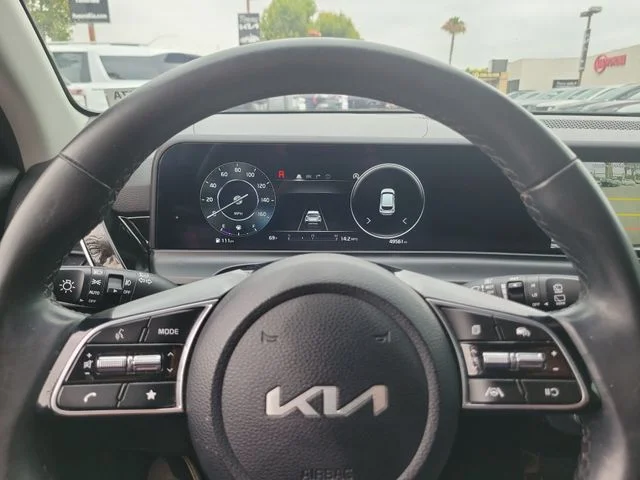 Used 2024 Snow White Pearl Kia S image 26