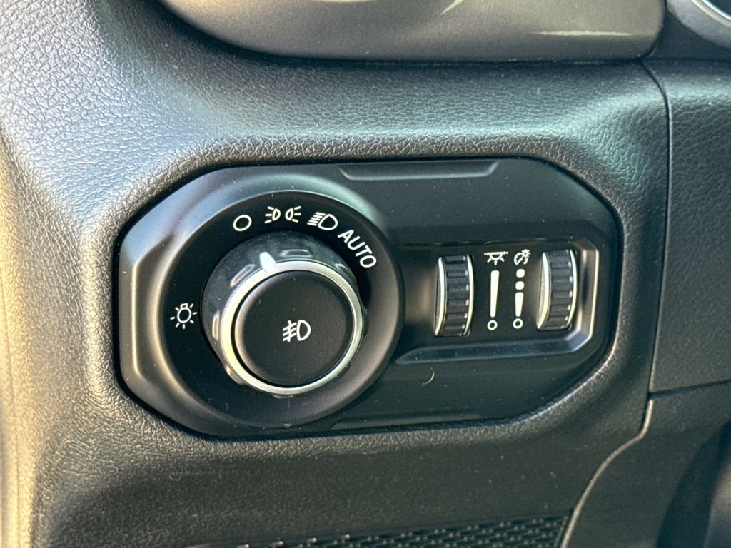 Used 2018 Blue Jeep Unlimited Sahara image 23