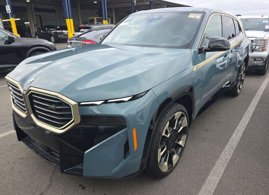 2023 BMW XM -'s photo