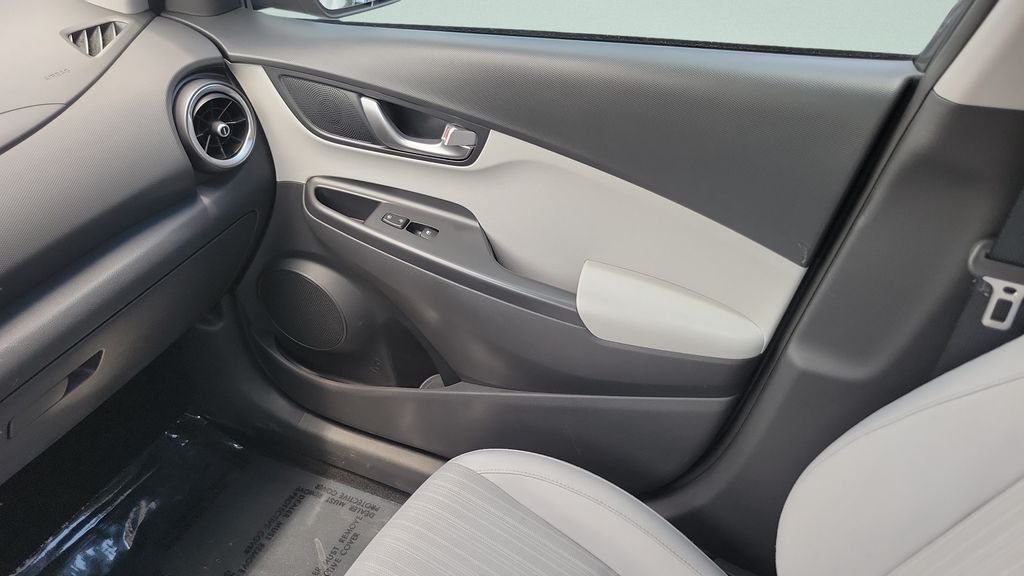2023 Hyundai Kona SEL - Photo 13