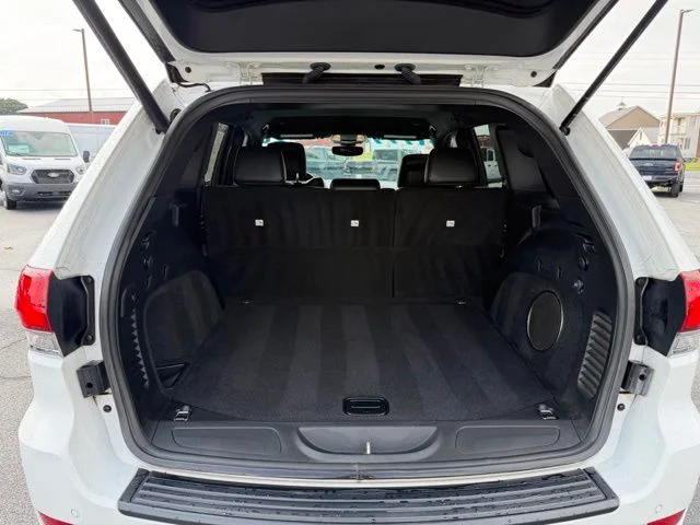 Used 2020 Bright White Clearcoat Jeep Laredo E image 20