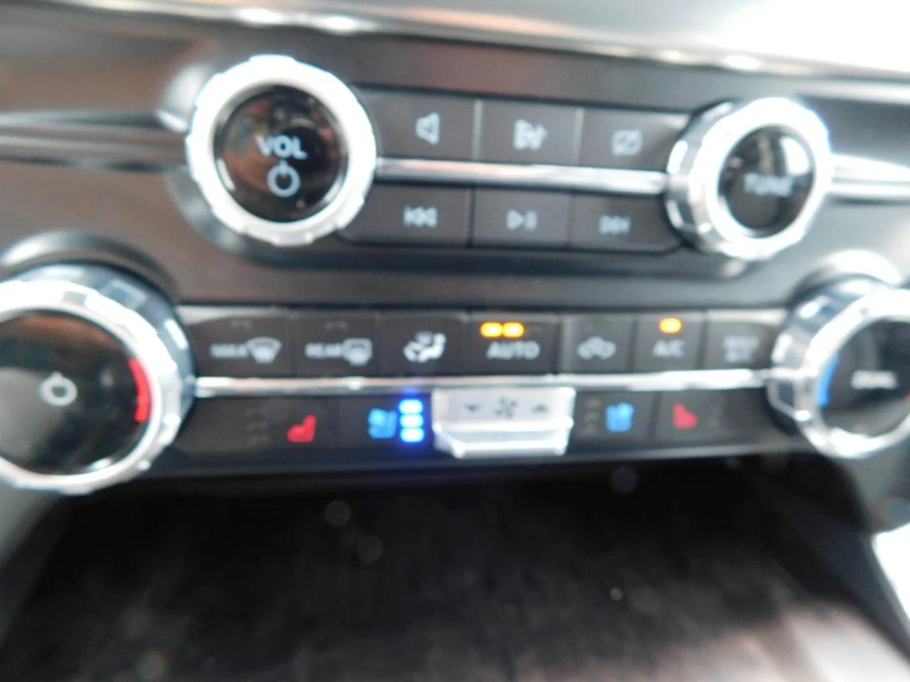 Used 2023 Iconic Silver Metallic Ford LARIAT 4WD SUPERCREW 6.5 ft image 49