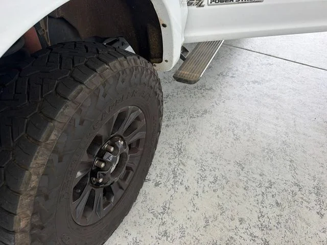Used 2020 White Ford Lariat image 4