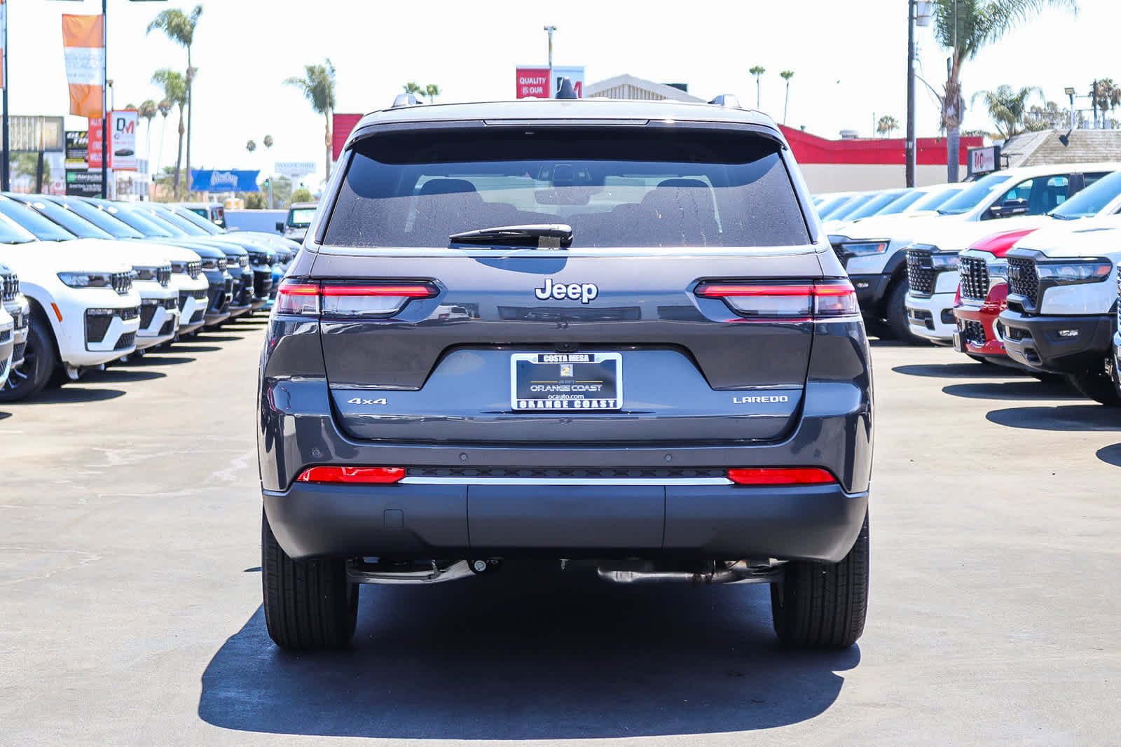 New 2026 Baltic Gray Metallic Clear-Coat Exterior Paint Jeep Laredo image 5