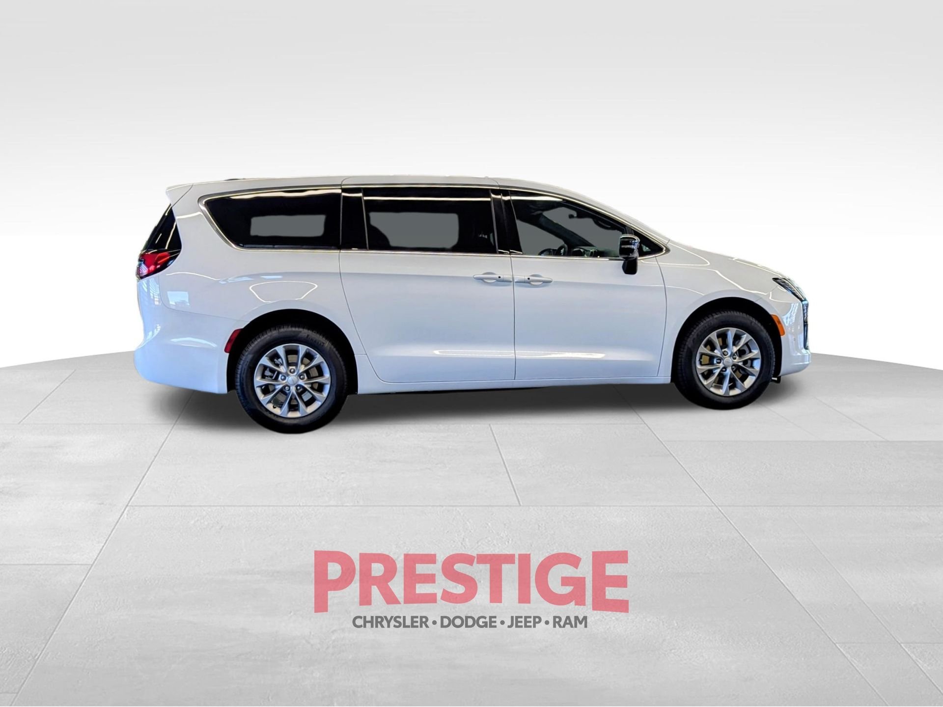 New 2027 Bright White Clear-Coat Exterior Paint Chrysler Select image 4