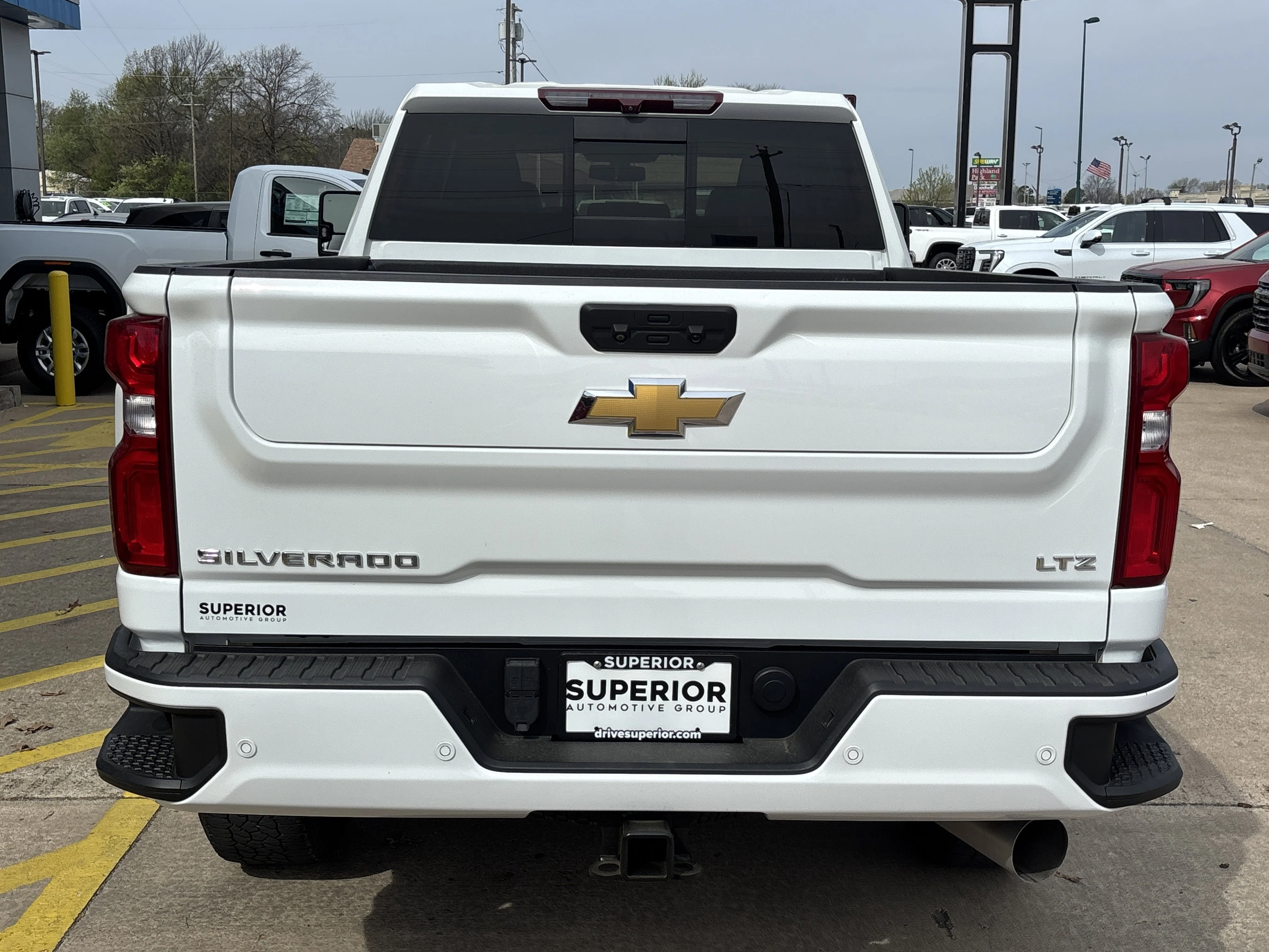 Used 2022 Summit White Chevrolet LTZ 4WD image 4