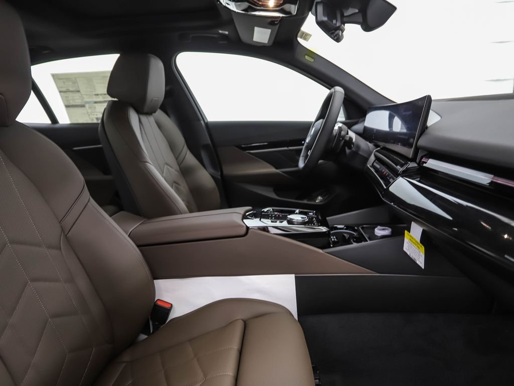 2026 BMW 5 Series 530i - Photo 31