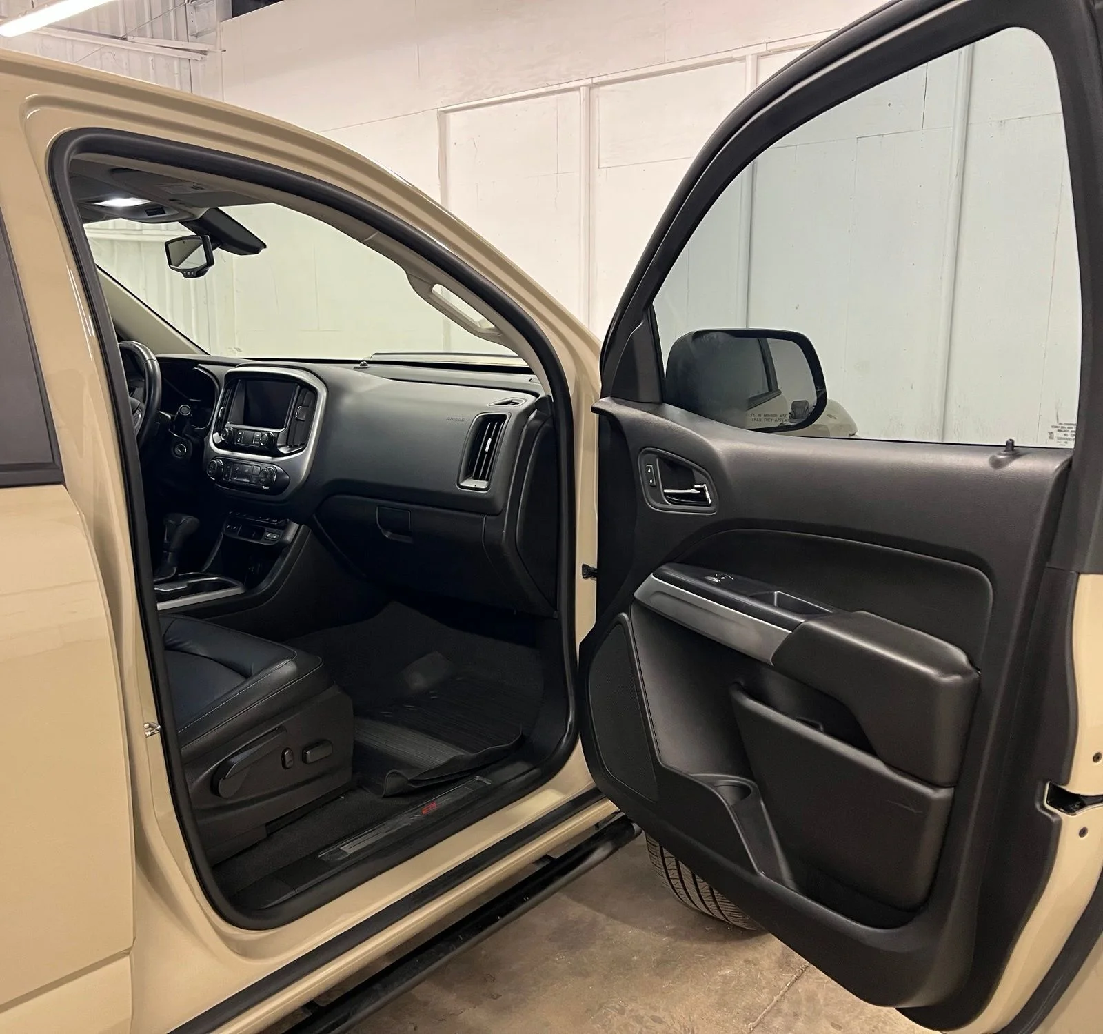 Used 2021 Beige Chevrolet ZR2 image 17