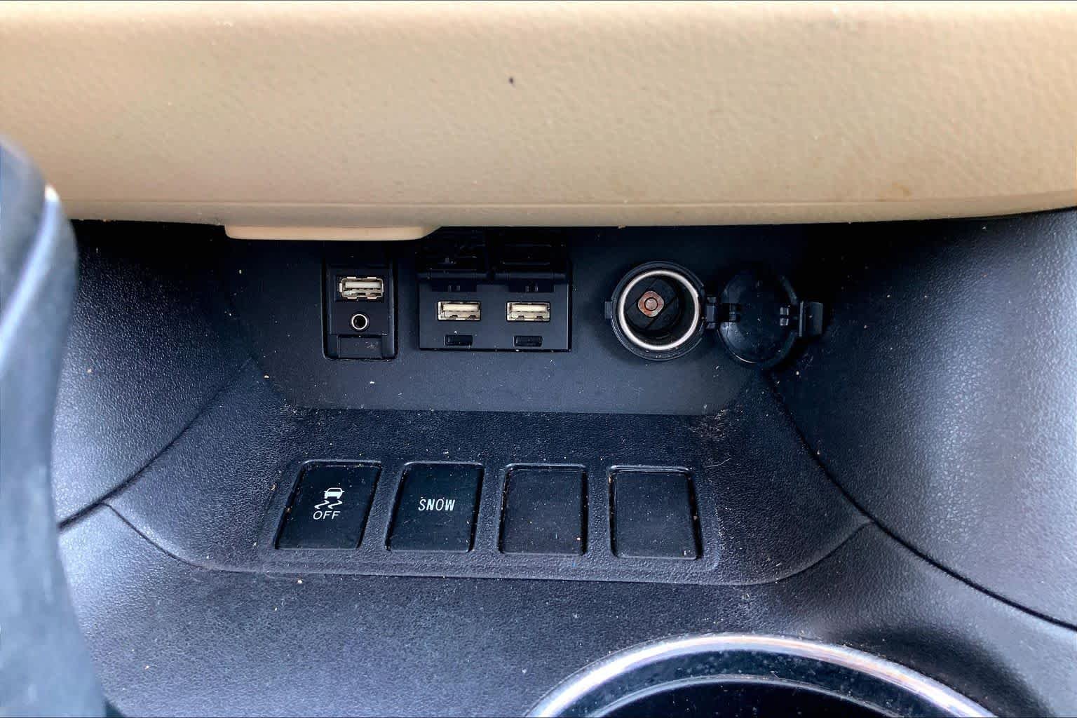 Used 2019 Blizzard Pearl Toyota XLE image 27