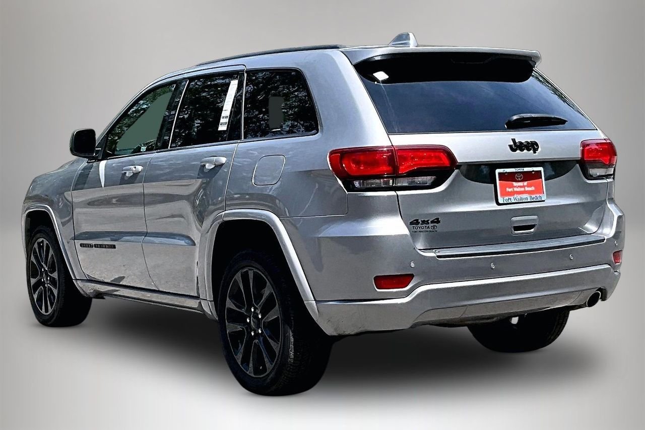 Used 2019 Silver Jeep Altitude image 4