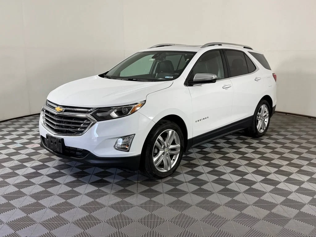 Used 2018 SUMMIT WHITE Chevrolet Premier image 4