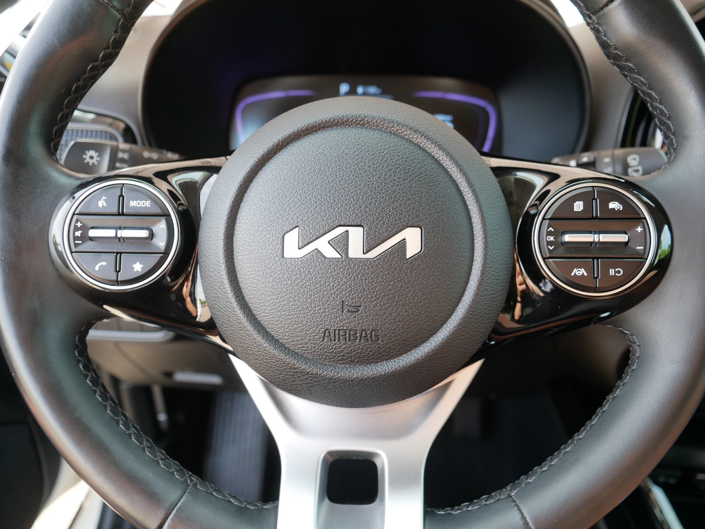 Used 2025 Snow White Pearl Kia EX image 25