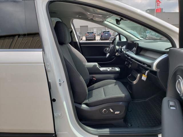 New 2026 White Hyundai SE image 15