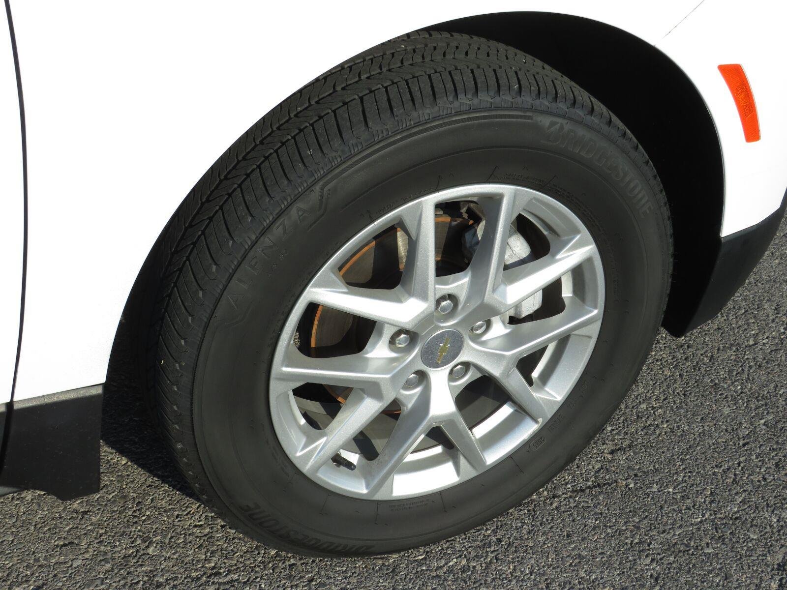 Used 2024 Summit White Chevrolet LT image 11