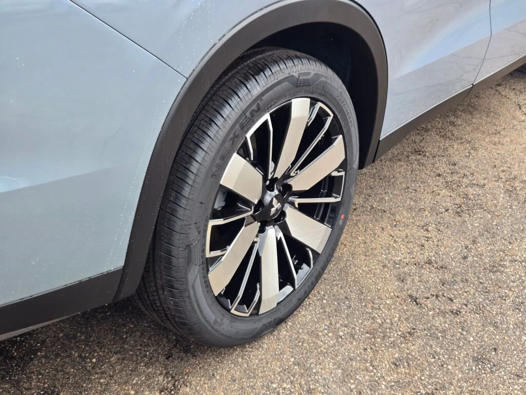 New 2026 Gray Mitsubishi SE image 10