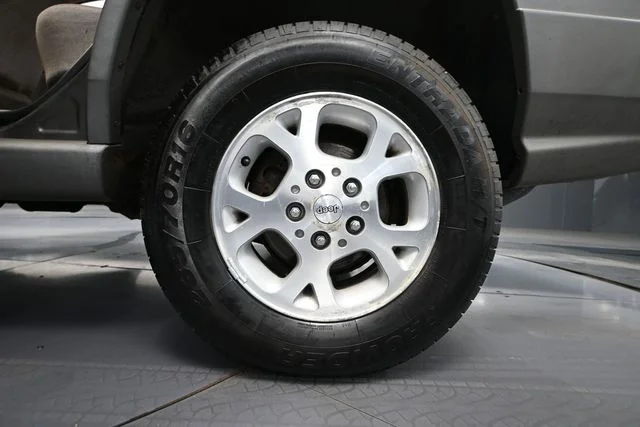 Used 1999 Gray Jeep Laredo image 11