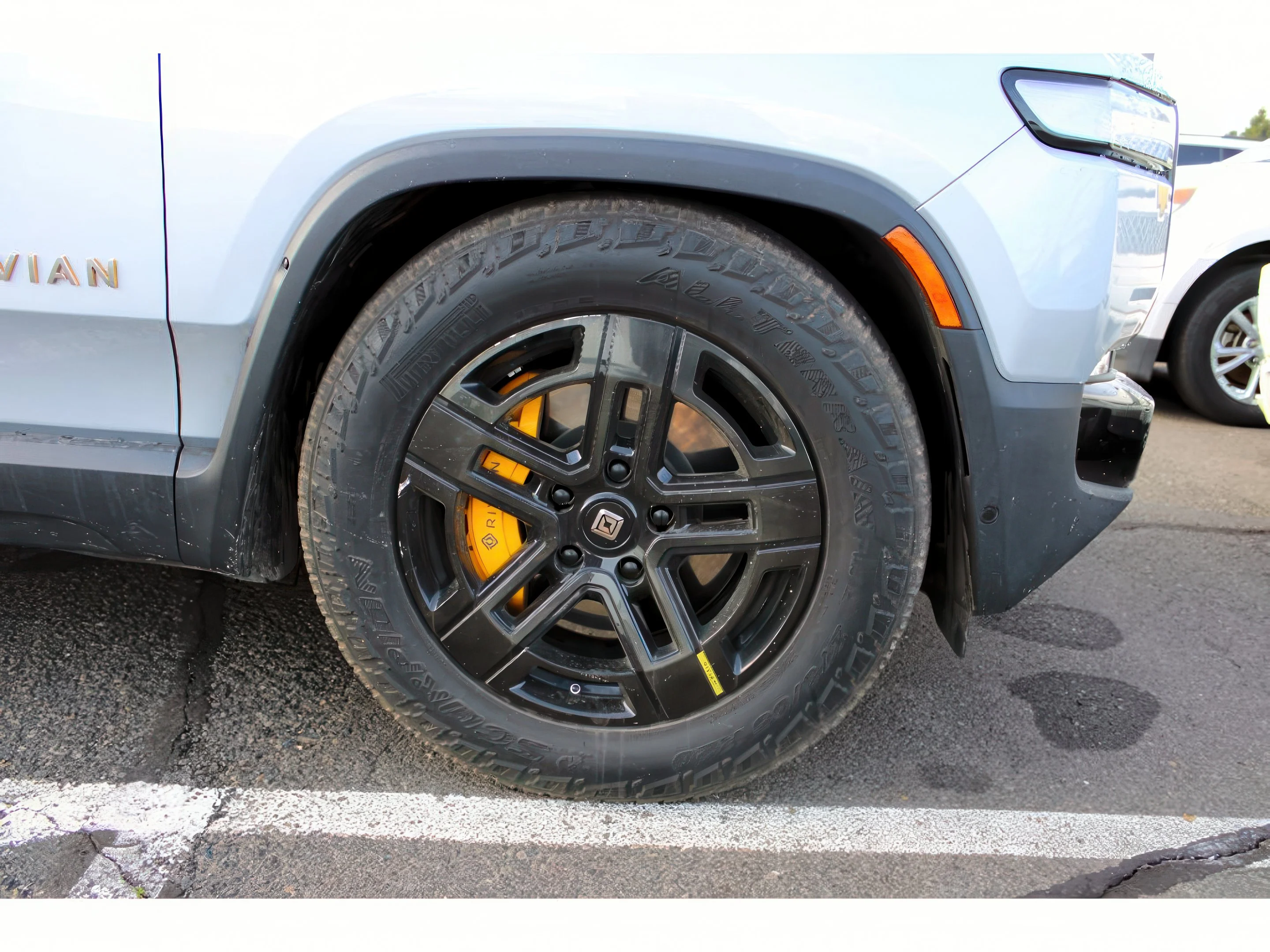 2023 Rivian R1T Adventure - Photo 8