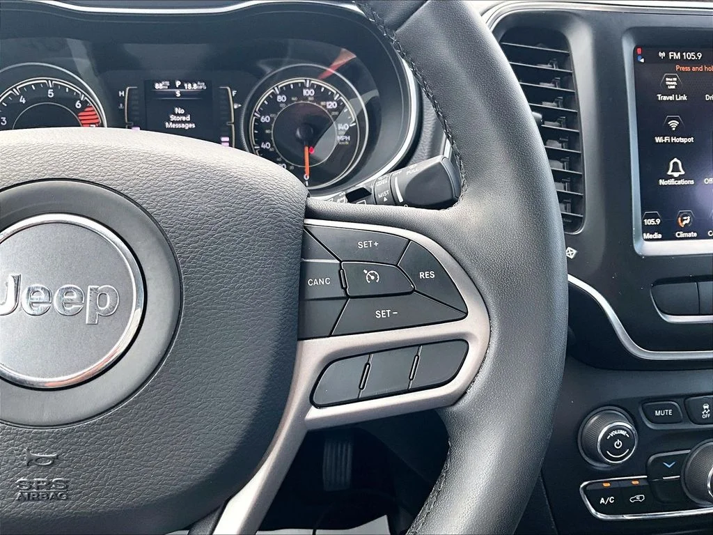 Used 2021 Silver Jeep Latitude Plus image 20