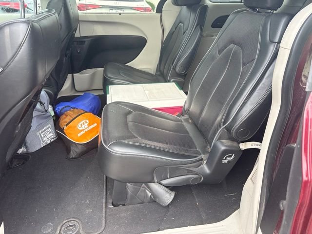 Used 2017 Red Chrysler Limited image 6
