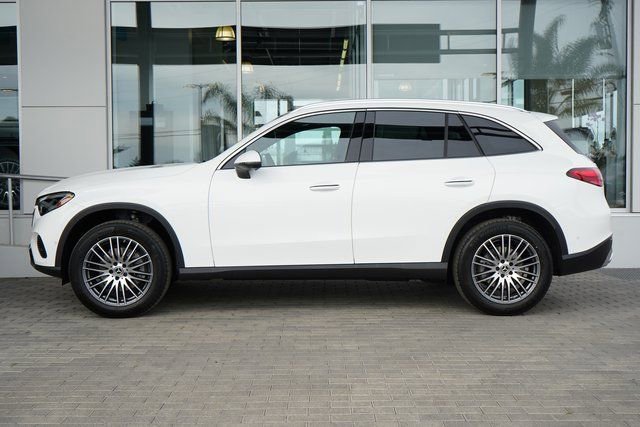 New 2026 Polar White Mercedes-Benz GLC 300 image 37