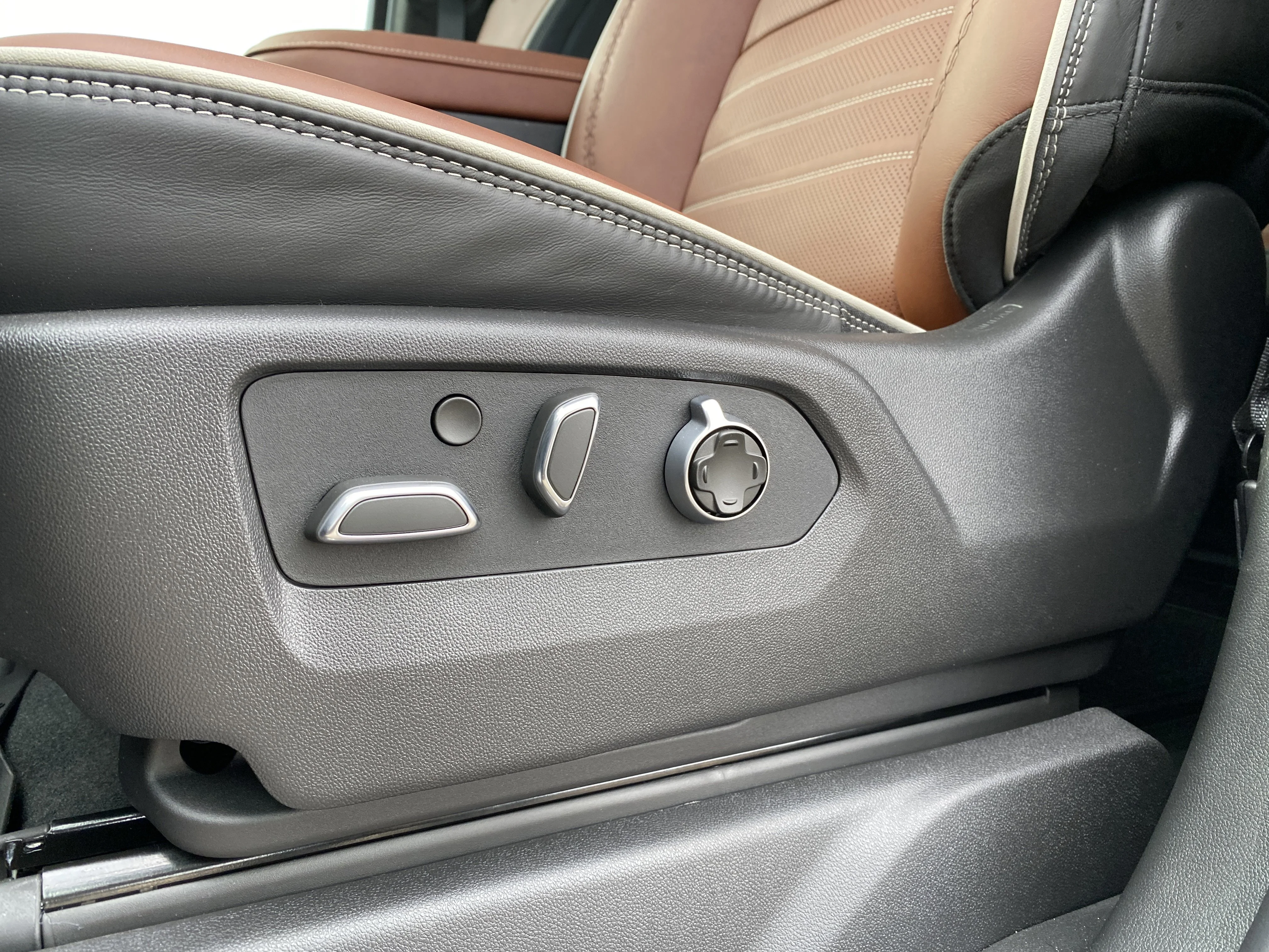 New 2026 ONYX BLACK GMC Denali Ultimate image 28