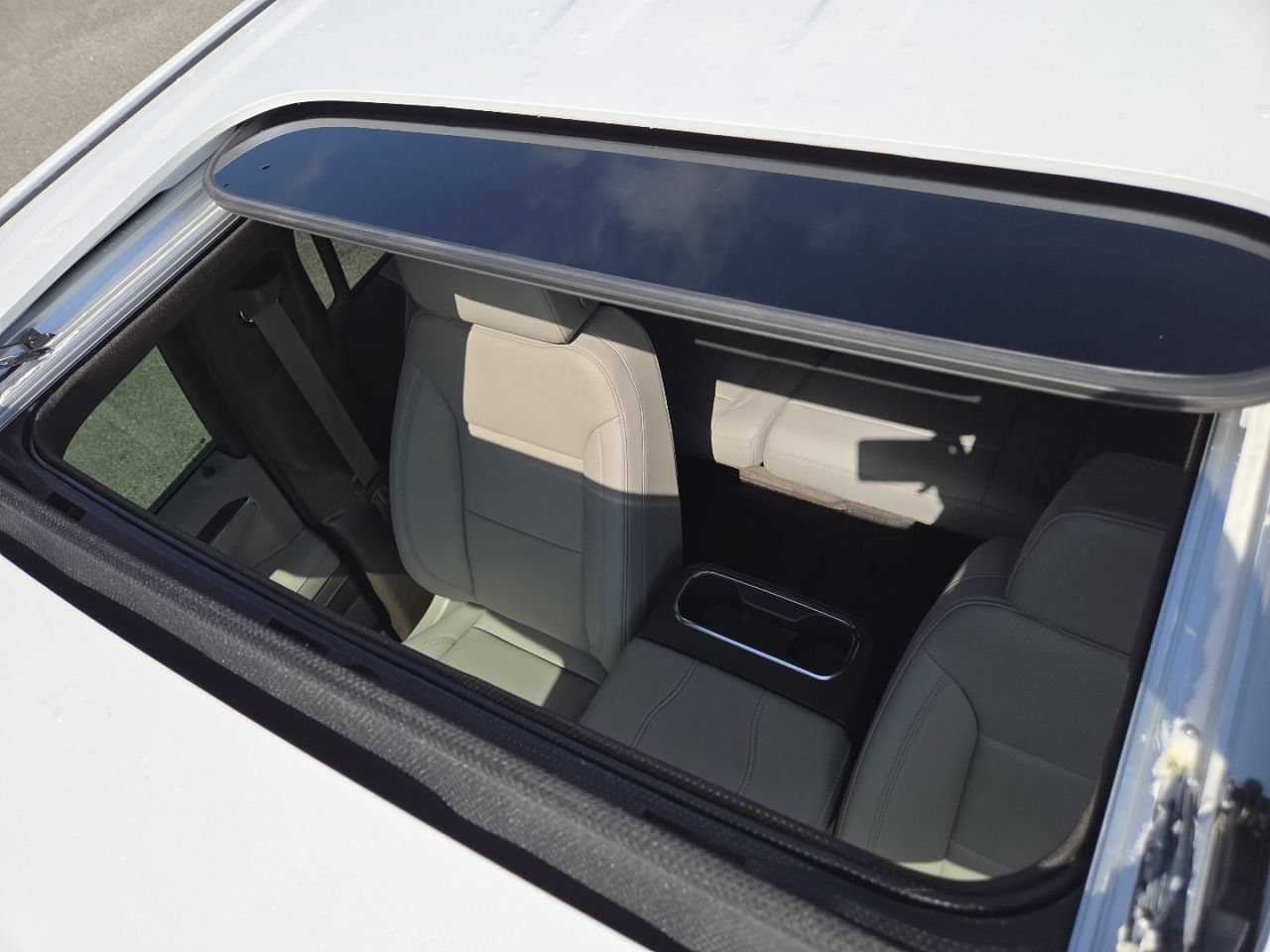 New 2026 Glacier White Tricoat GMC SLT image 3