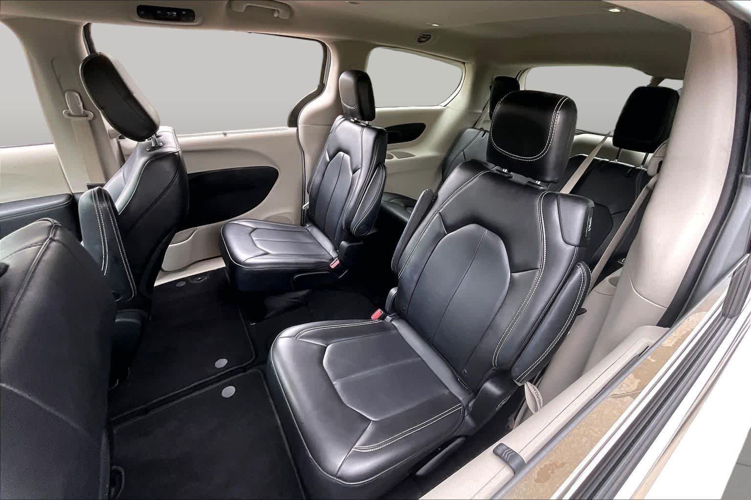 Used 2024 Bright White Clearcoat Chrysler Touring L image 20