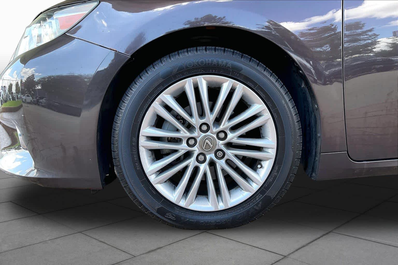 Used 2014 FIRE AGATE PEAR Lexus  image 9