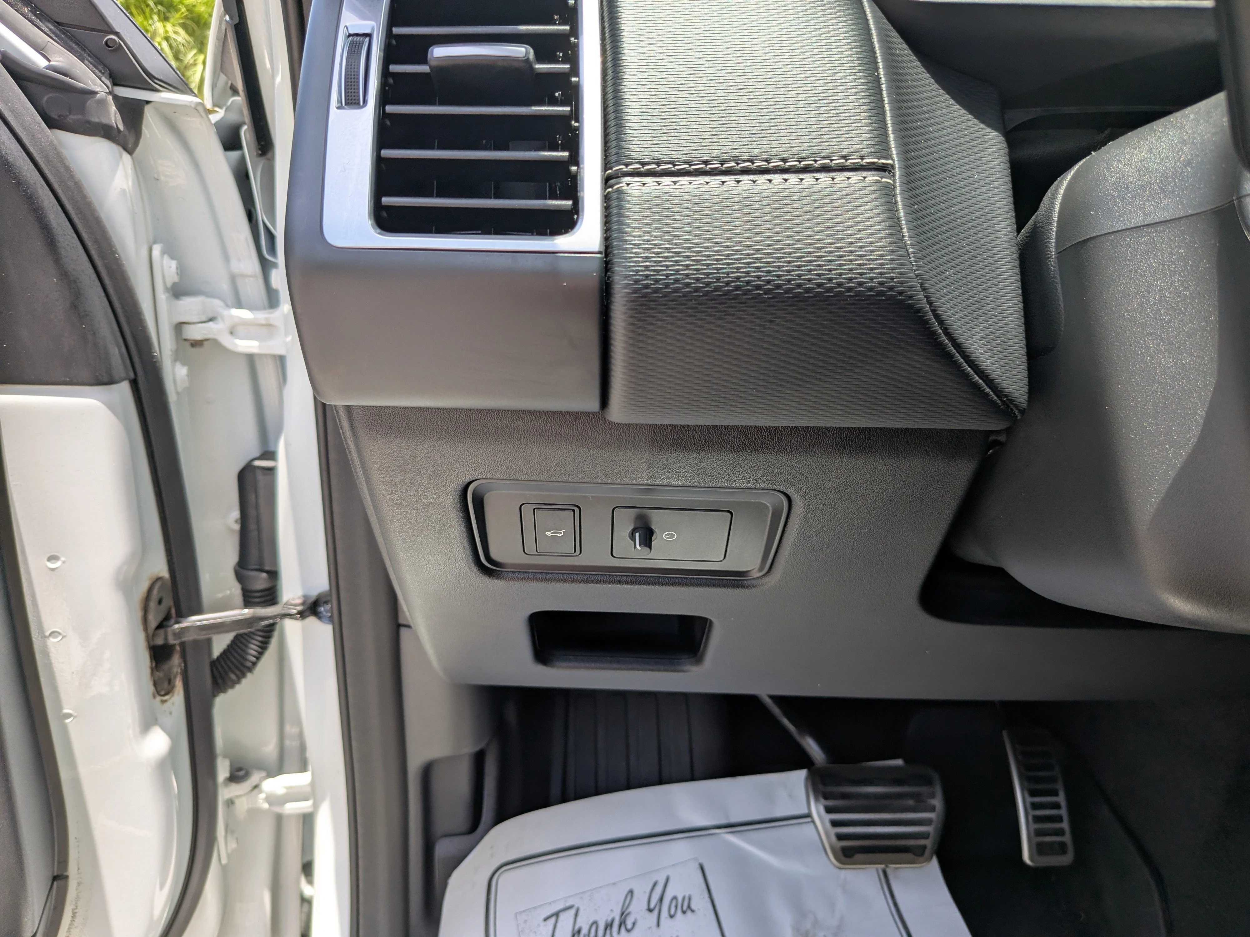 Used 2021 Fuji White Land Rover S R-Dynamic image 34