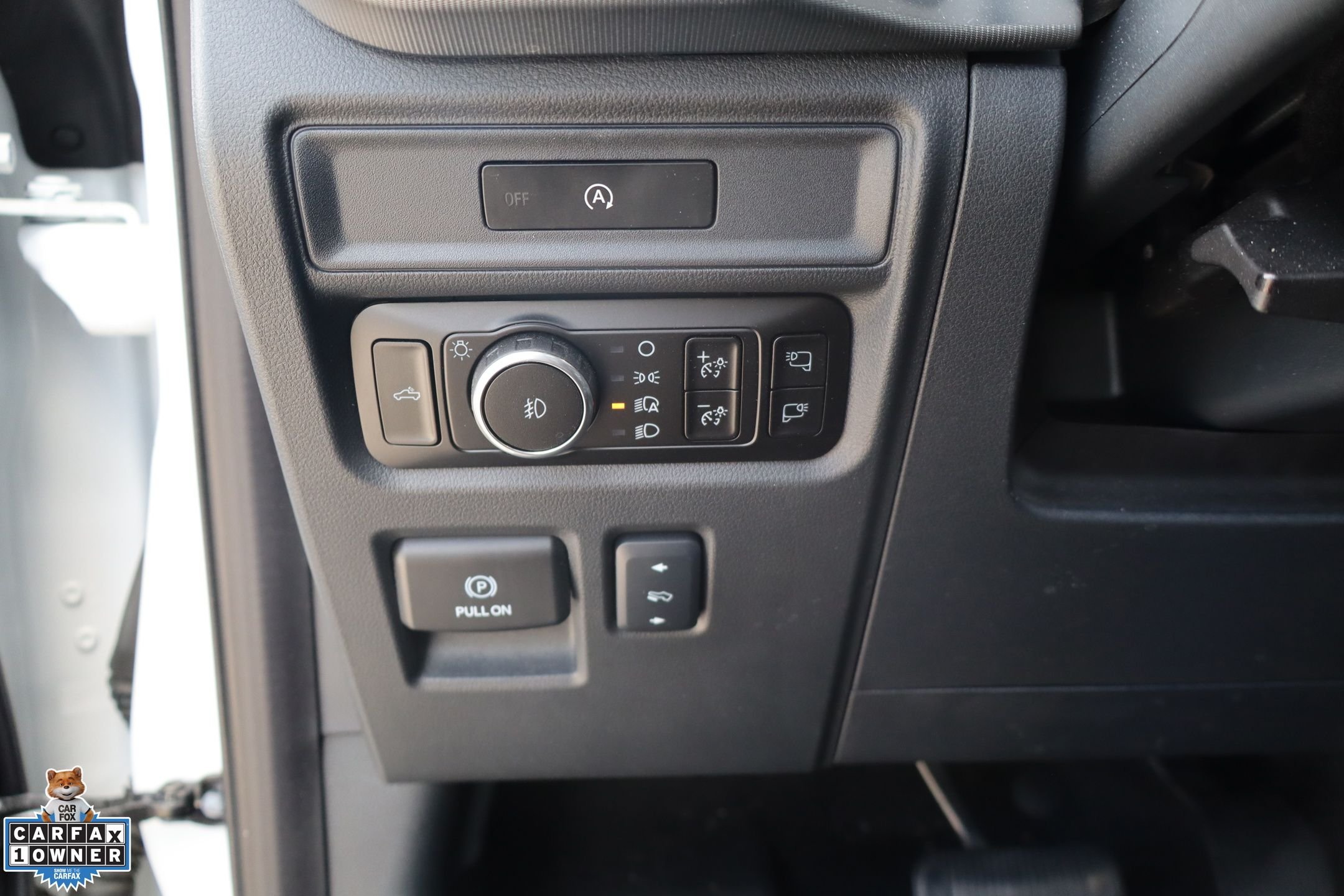 Used 2025 White Ford Lariat image 15