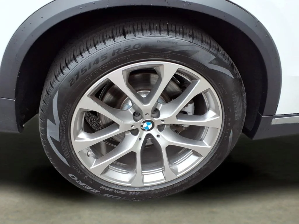 Used 2025 White BMW xDrive40i image 35