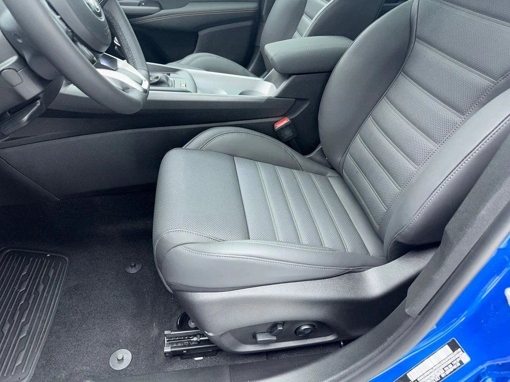 New 2025 Blue Alfa Romeo Base image 34