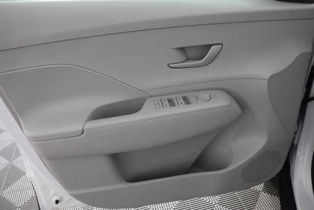 Used 2025 White Hyundai SEL image 23