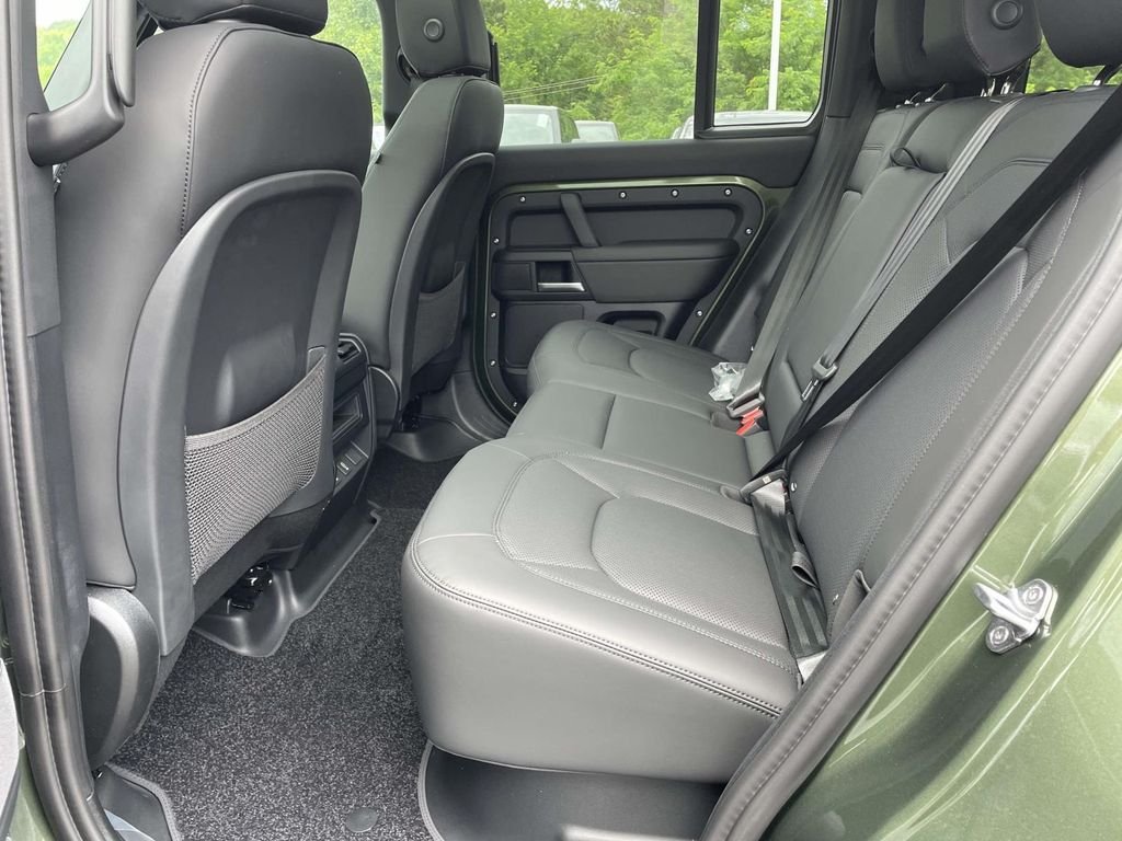 New 2026 Woolstone Green Land Rover X-Dynamic SE image 17