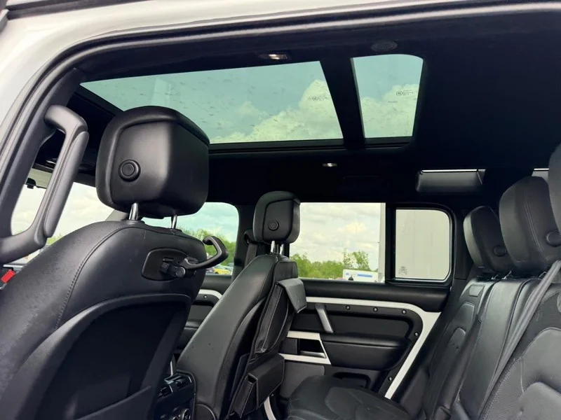 Used 2022 Fuji White Land Rover X-Dynamic HSE image 10