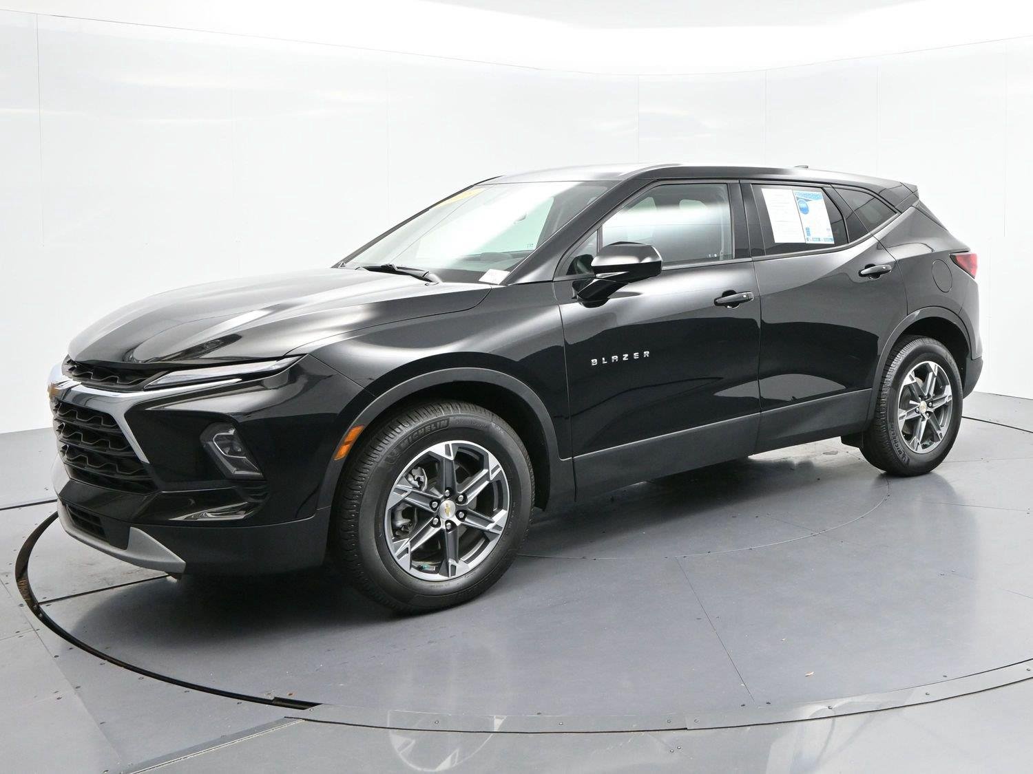 Used 2025 Black Chevrolet 2LT image 7