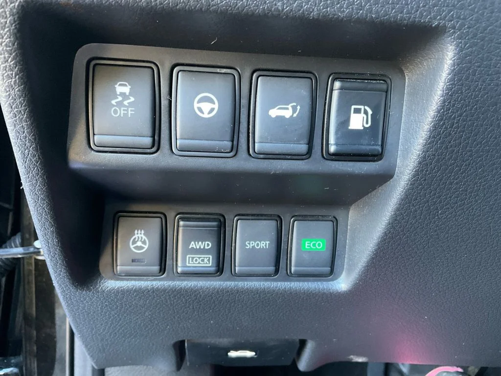 Used 2020 Black Nissan SL image 23