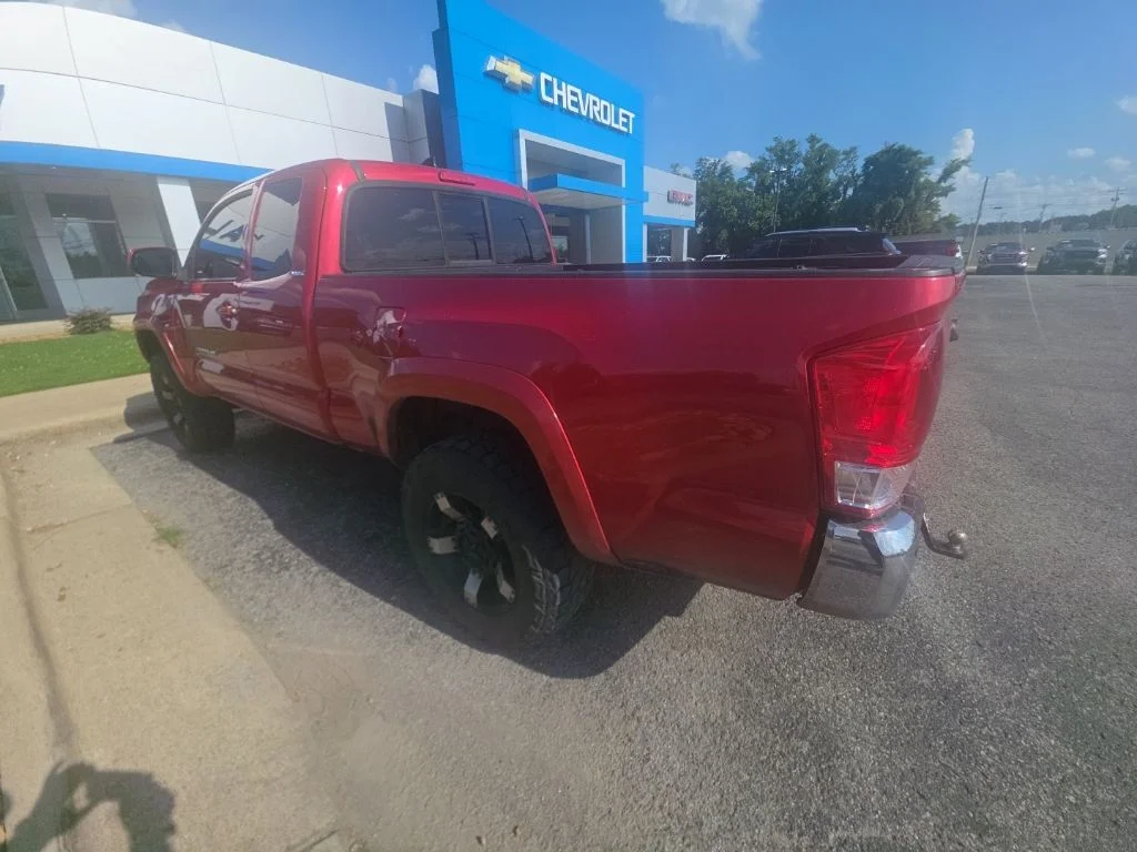 Used 2017 Red Toyota SR5 image 3