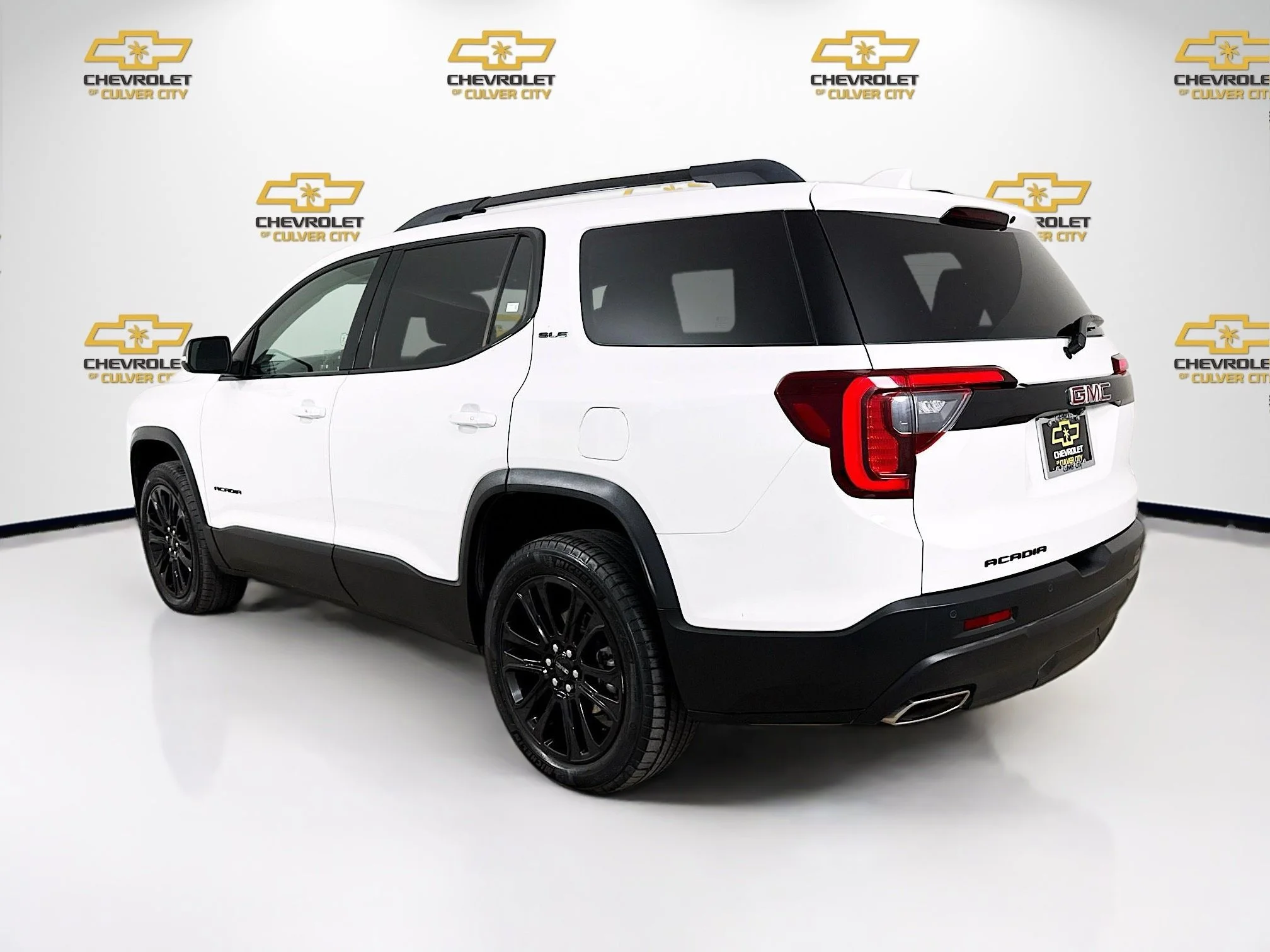Used 2023 Summit White GMC SLE image 6