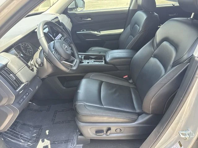 Used 2023 Silver Nissan SL image 16
