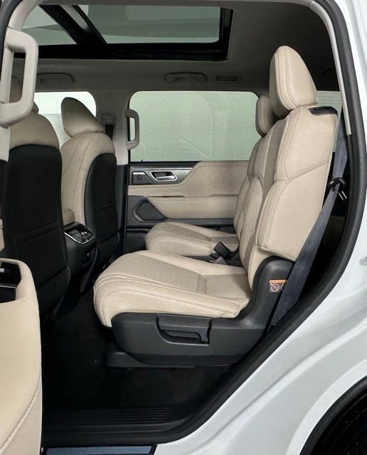 New 2026 RADIANT WHITE INFINITI Pure 2WD image 21
