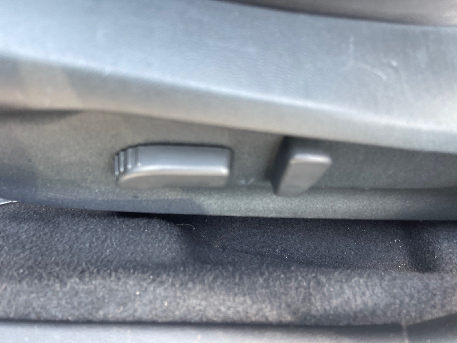 Used 2018 Dark Gray Metallic Dgm Subaru 2.0i Limited image 9