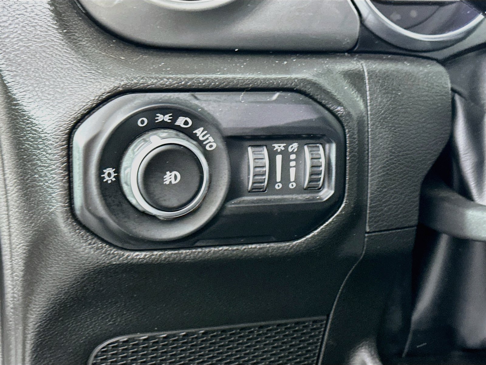 Used 2022 Black Clearcoat Jeep Unlimited Sahara image 11