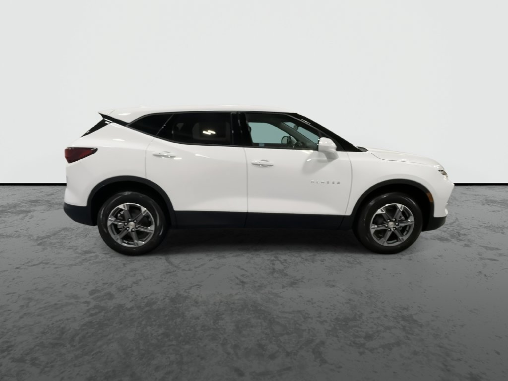 New 2026 Summit White Chevrolet 2LT image 9