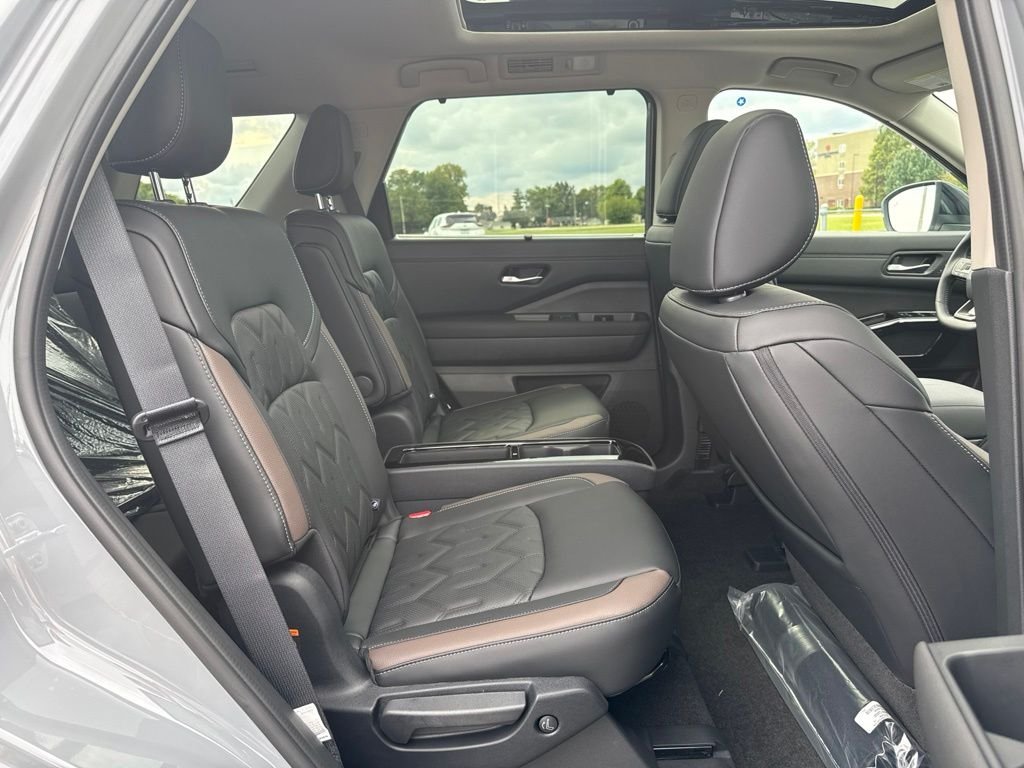 New 2026 Gray Nissan Platinum image 18