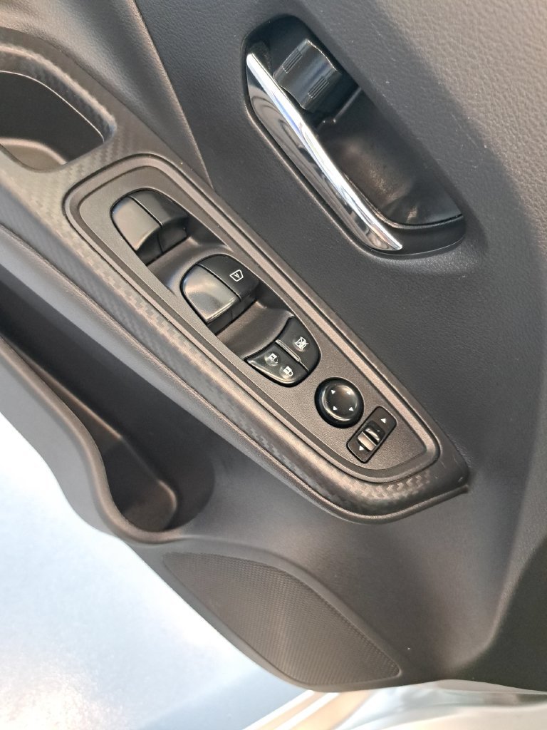 Used 2025 Silver Nissan 1.6 SV image 19