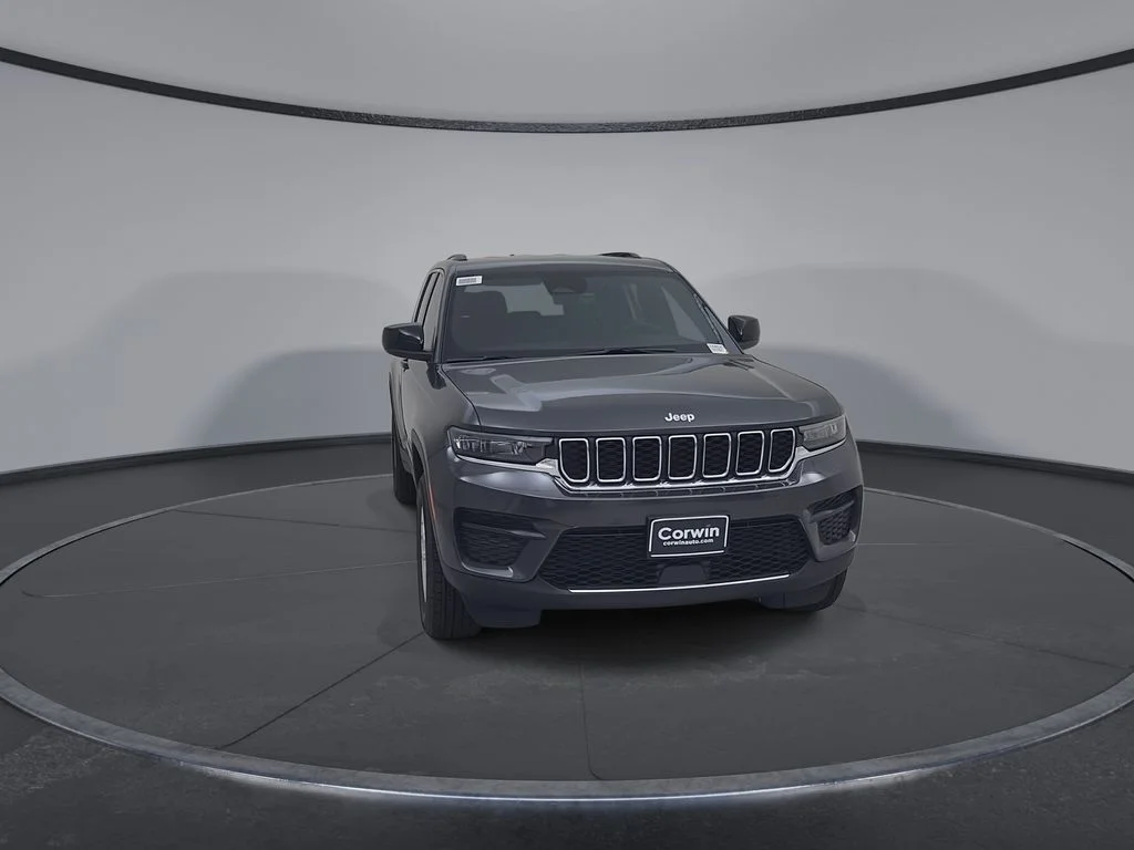 New 2026 Baltic Gray Metallic Clearcoat Jeep Laredo image 4