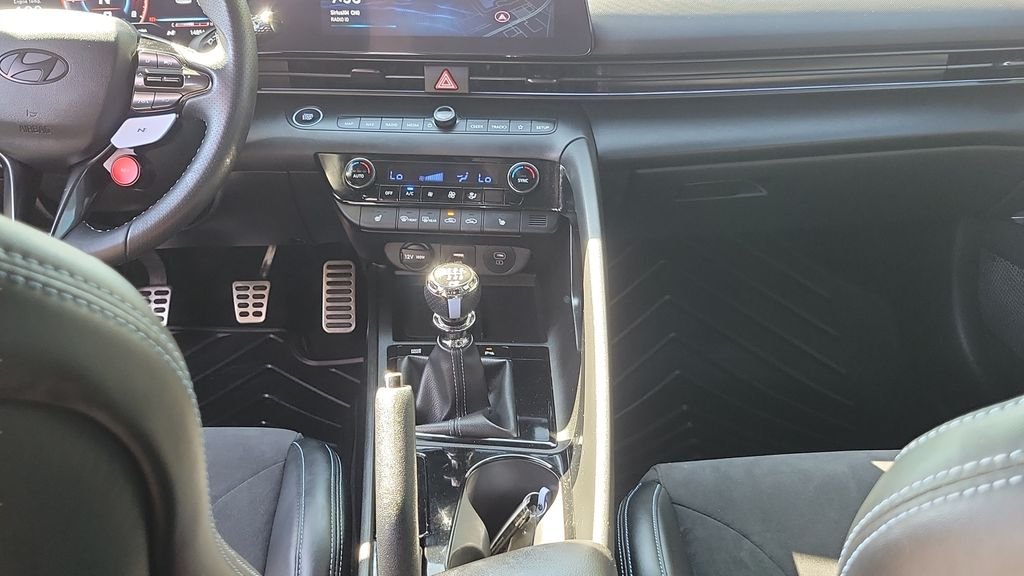 2025 Hyundai Elantra N - Photo 15