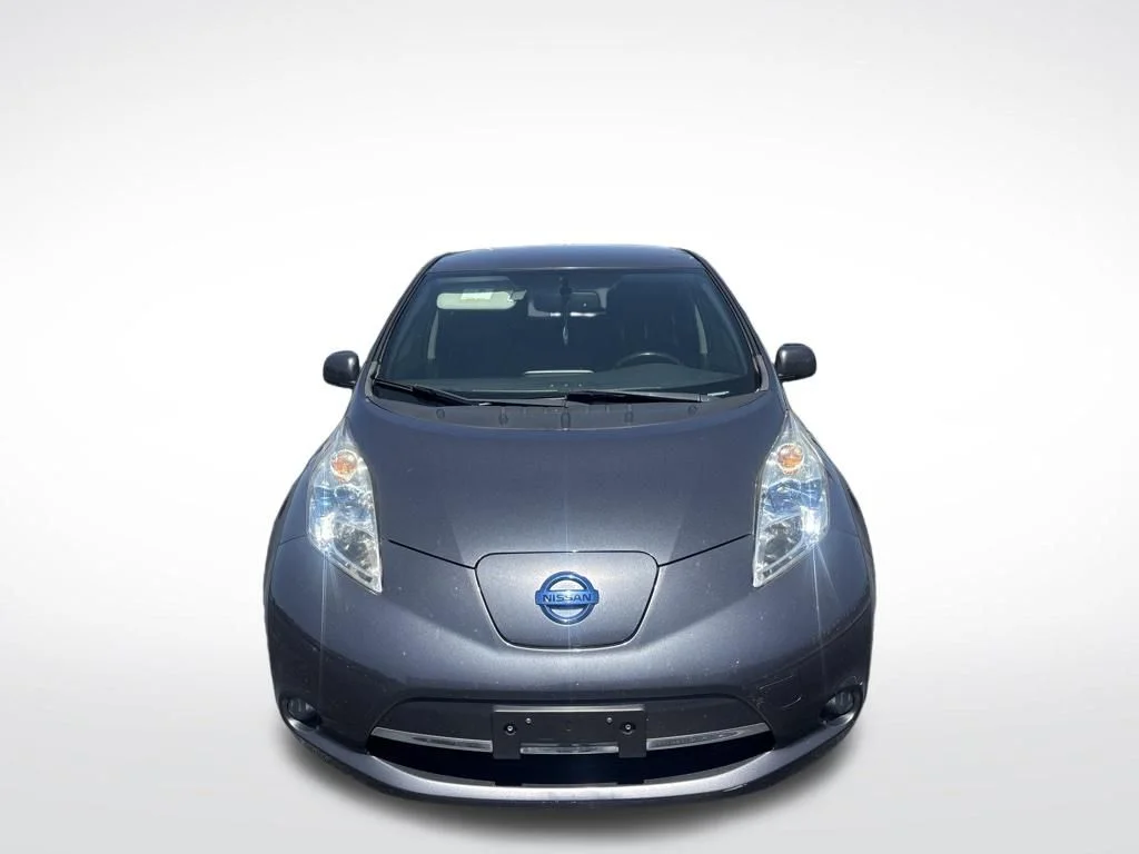 Used 2013 Gray Nissan SL image 6